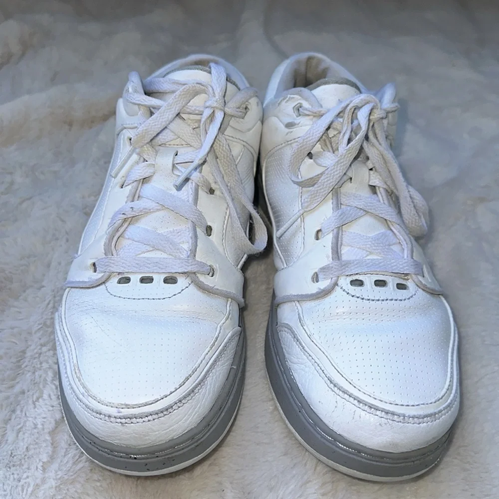 Jordan Classic Low Color White – Cement Size 7.5